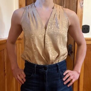 Chic Sleeveless Gold Blouse - Status By Chenault - Small